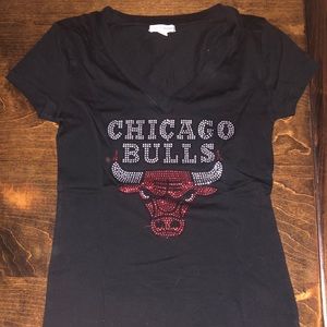 ‼️🏀 CHICAGO BULLS SEQUIN V NECK 🏀‼️